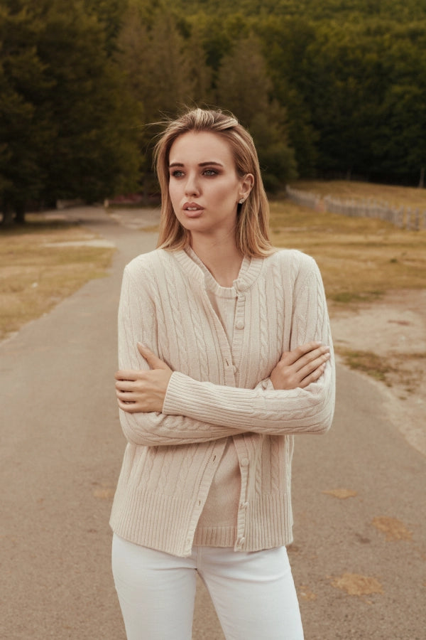 Twin set a trecce in cashmere blend con cardigan e t-shirt a rasato