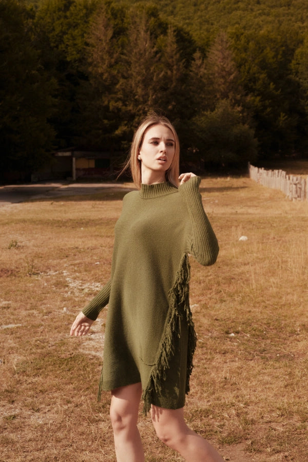 Abitino mezzo collo cashmere blend con frange laterali