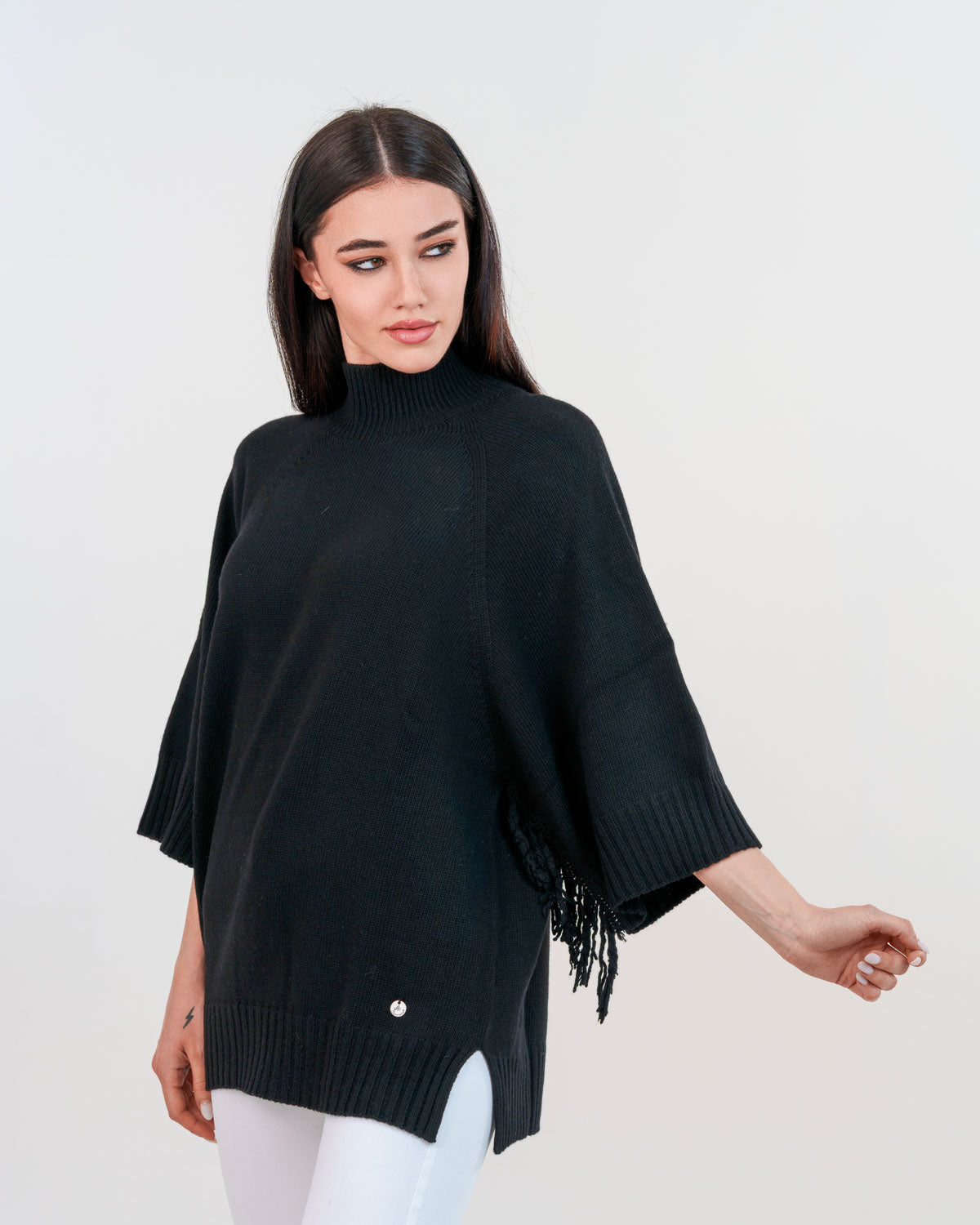 Mezzo collo oversize con frange alle maniche in cashmere blend