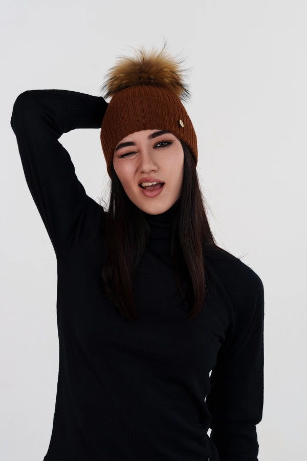 Ribbed cashmere blend hat with detachable pom pom